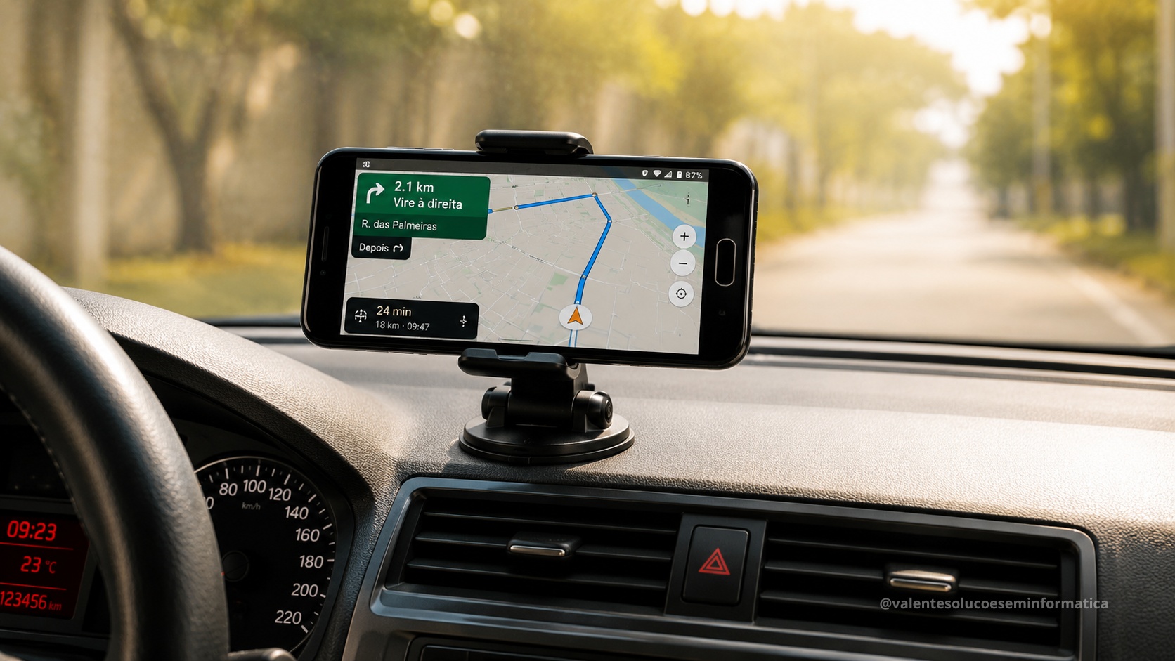 Celular antigo preso no painel de um carro exibindo navegação GPS offline